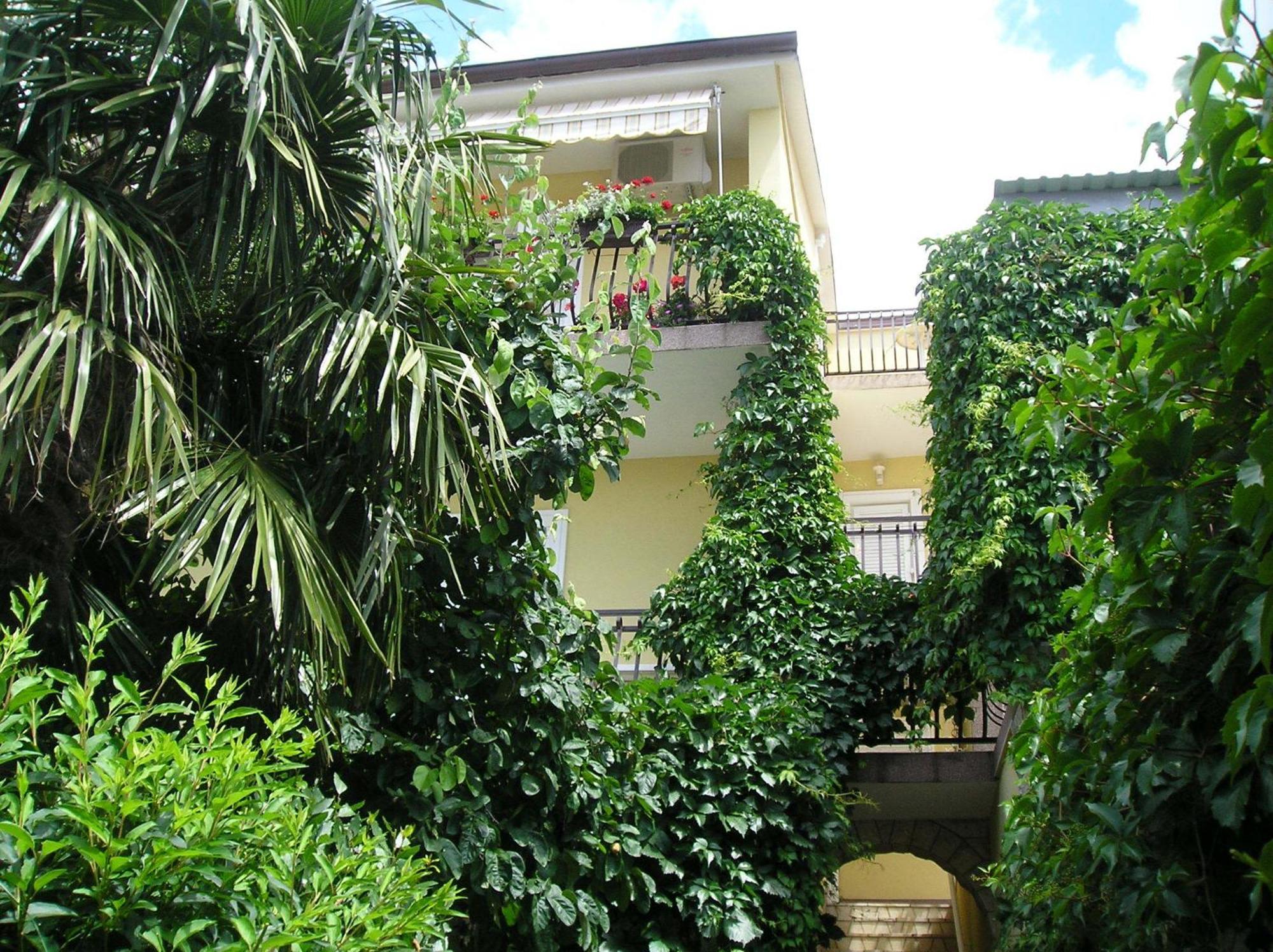 Family Apartments Ankica Crikvenica Exterior foto