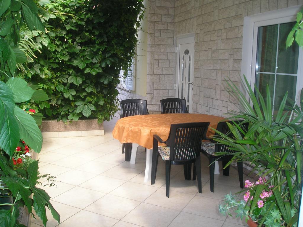 Family Apartments Ankica Crikvenica Exterior foto